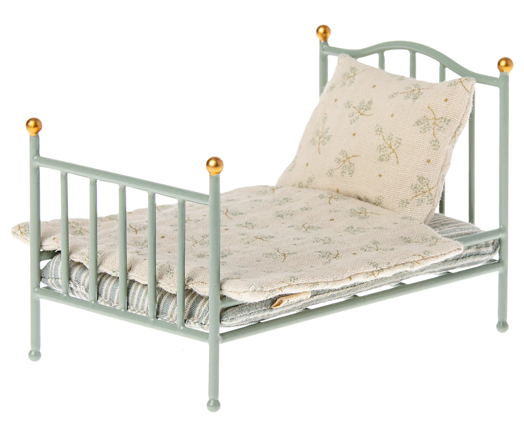 Mint Vintage Bed, Mouse