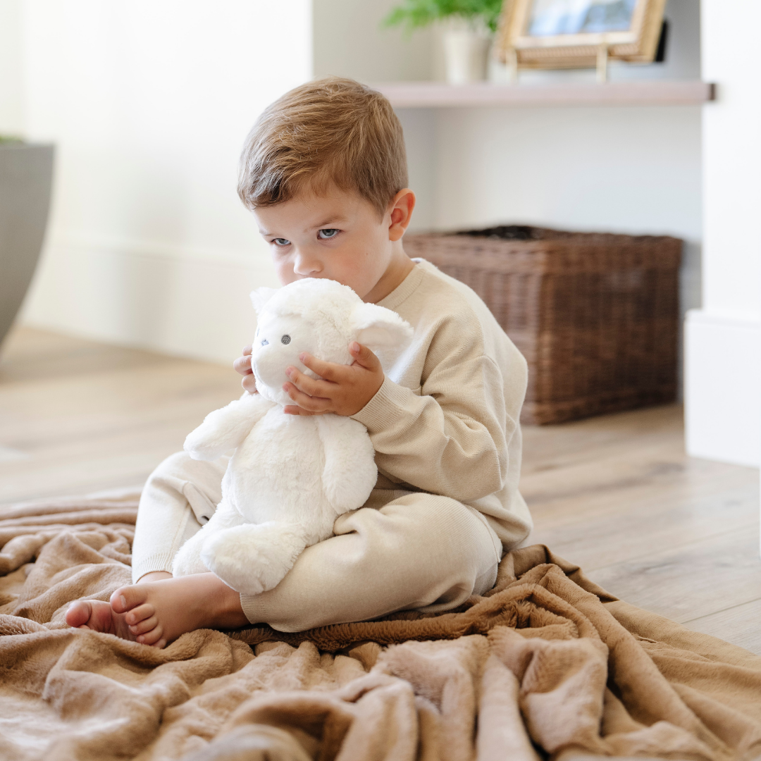 STUFFED ANIMALS: Lamb