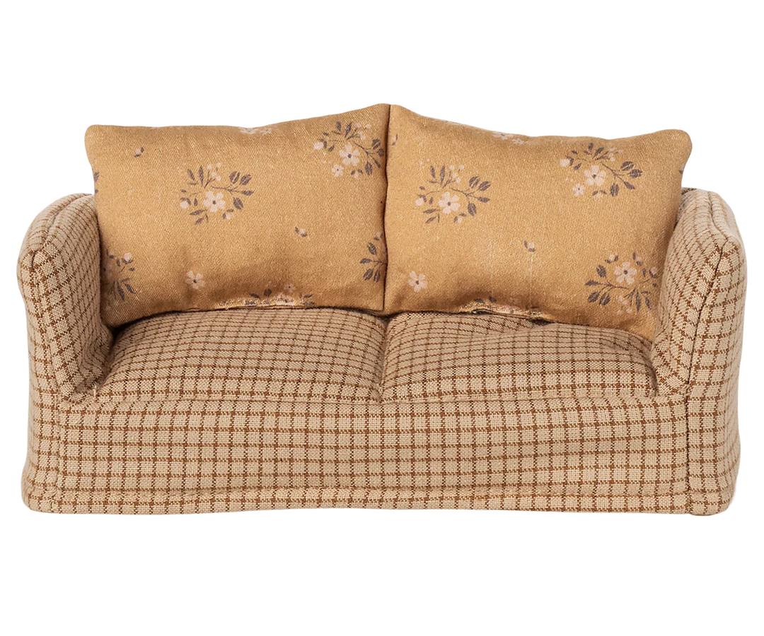 Couch, Mouse - Mable