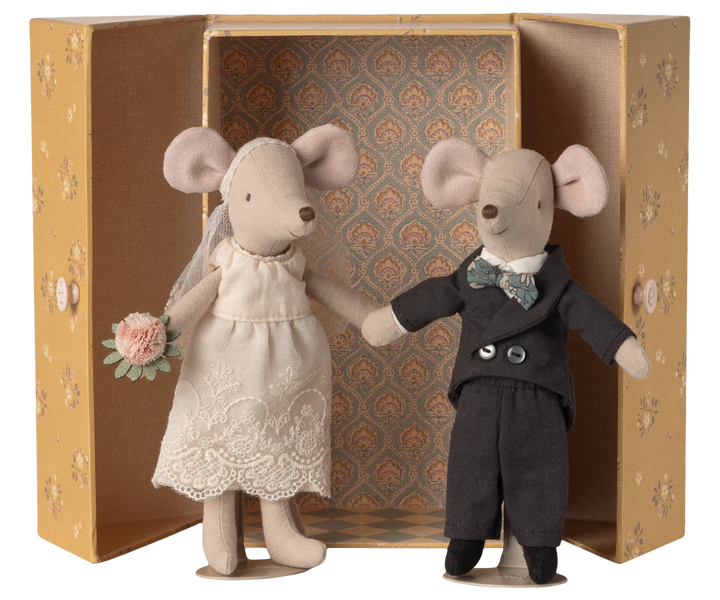 Wedding mice couple in box, Mum and Dad