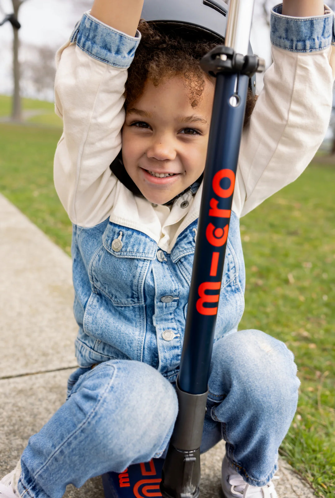 Maxi Deluxe Foldable LED Scooter Navy Red