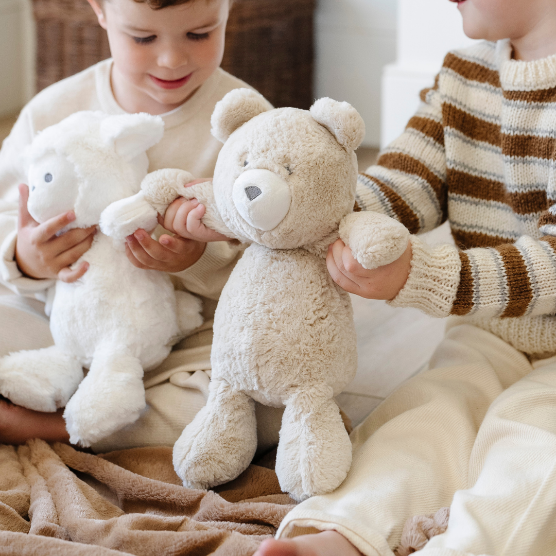 STUFFED ANIMALS: Lamb